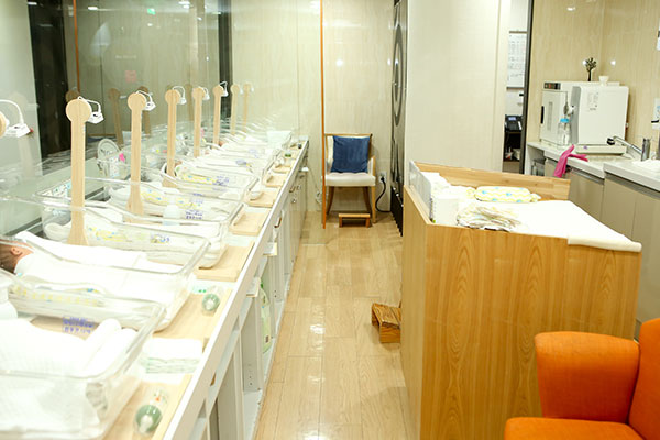 신생아실<br/><span>Newborn baby room</span> 이미지